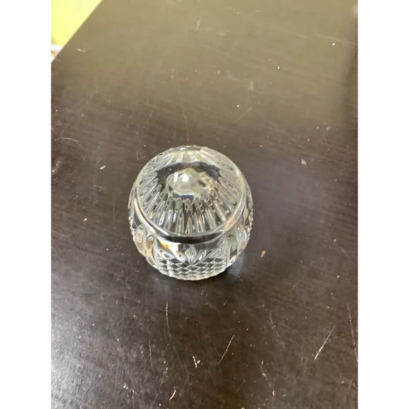 Gorgeous Waterford Crystal Star Pattern 2001 Annual Egg Paperweight